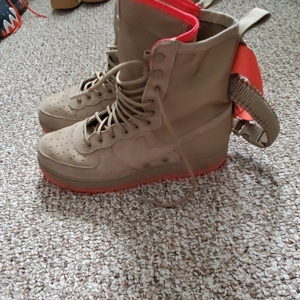 Shoes - Picture 2 of 3